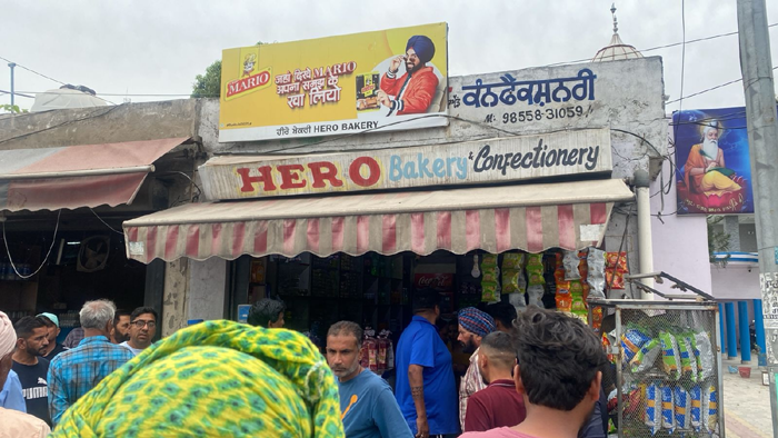 मेन चौक माहिलपुर के पास एक युवक की गोली मारकर हत्या कर दी गई